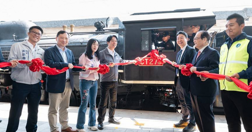 賴清德於「花東鐵路通車百周年慶祝典禮」中參與剪綵活動，象徵花東鐵路百年發展與交通建設成果。（圖／總統府提供）
