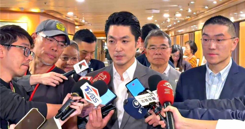 台北市長蔣萬安27日登上日本和平船參訪並出席交流座談，會後接受媒體聯訪說明市政願景與施政重點。（圖／報系資料庫）