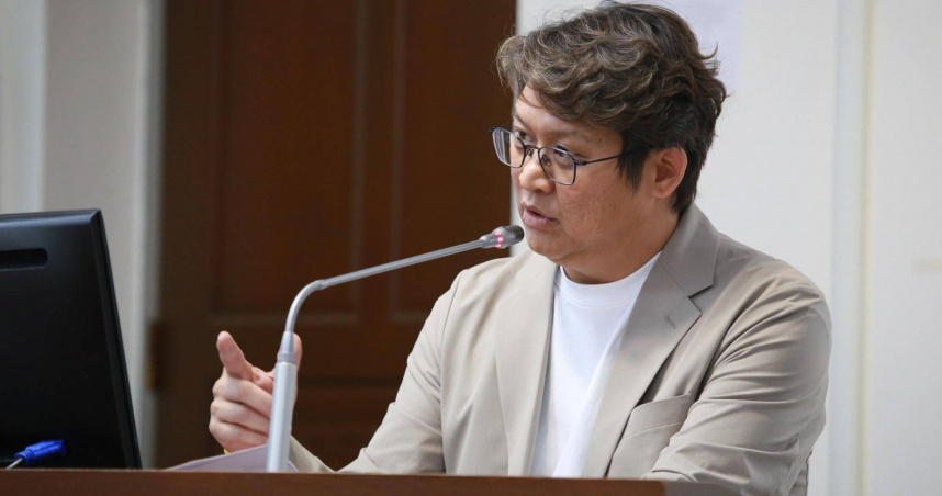 黃建賓呼籲側翼們及不知情的網友們自行移除文章，否則為了家庭的和諧，自己一定會採取法律行動。（圖／取自黃建賓臉書）