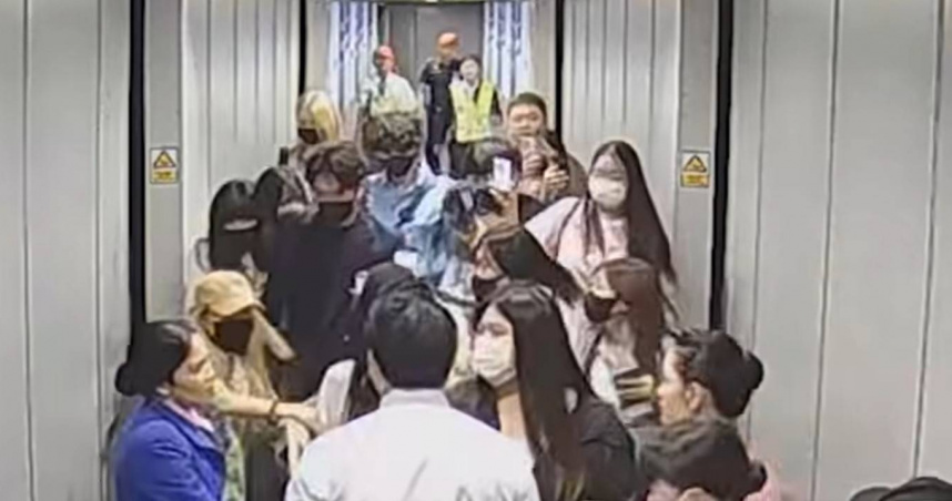 泰國曼谷素萬那普國際機場（Suvarnabhumi Airport）近日發生中國藝人粉絲追星失控事件。（圖／翻攝Suvarnabhumi Airport臉書）