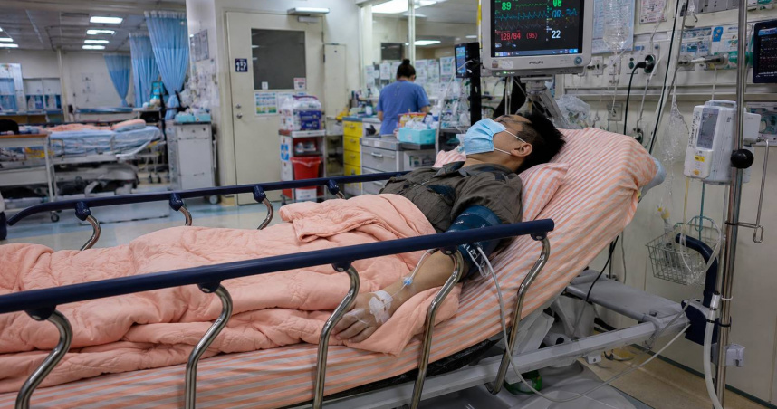 ICU名醫陳志金說明，病人急診等床不等於沒有在治療。（圖／AI示意圖）