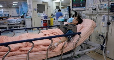 ICU名醫陳志金說明，病人急診等床不等於沒有在治療。（圖／AI示意圖）