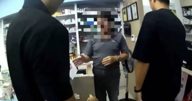 陳姓藥師在工讀生水瓶中下藥而遭羈押，民眾擔心處方籤在該藥局無法取回，衛生局則建議民眾可重回就診醫療院所重新開立。（圖／翻攝畫面）
