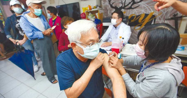 說好的公費疫苗?順時中「齊頭式」開打 專家點名李秉穎負責