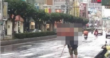 不捨老翁淋雨攔車沒人要載 網揭恐怖真相她嚇呆