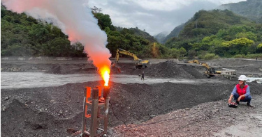 北水局於石門水庫羅浮地區施放今年第6次焰劑。（北水局提供／蔡明亘桃園傳真）