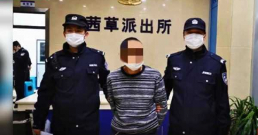 噁男對防疫人員怒踹、吐口水 下秒反遭老婆「教訓一番」