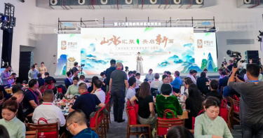 交流會現場人潮湧動，茶香四溢、熱鬧非凡（圖／主辦單位提供）。