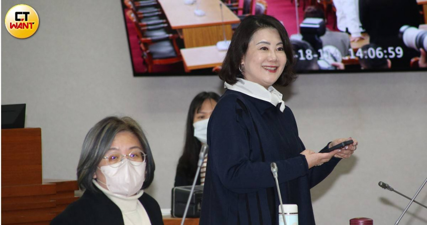 立委吳思瑤指控，立法院長韓國瑜並沒有要化解僵局，反而做場子給國眾兩黨「洗白」罪行。（圖／黃鵬杰攝）