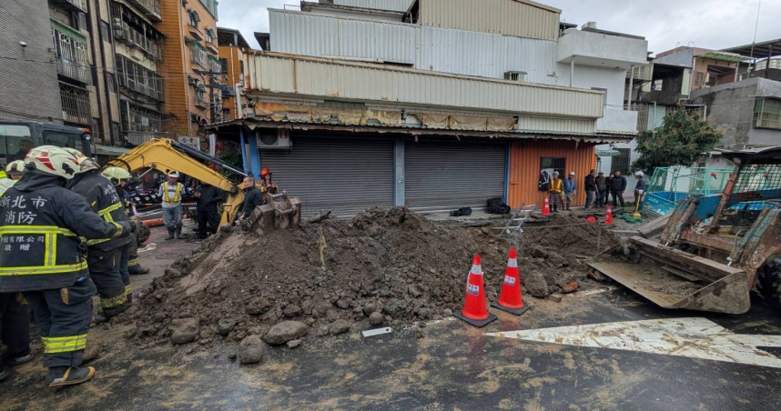 樹林下水道工程爆工安意外，1工人殞命勞檢處勒令停工。（圖／翻攝畫面）