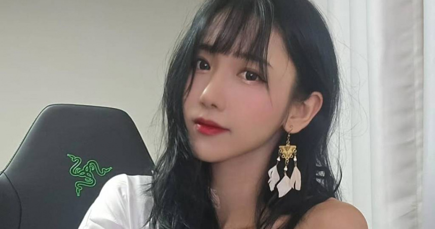 企鵝妹一早在直播無奈解釋不能來台的原因。（圖／翻攝自企鵝妹twitch）