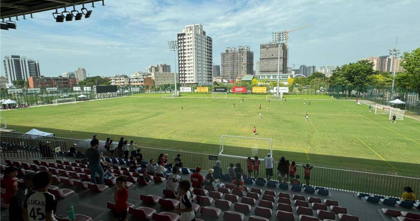 場地太差國際足球賽遭取消，高雄運發局說話了。圖為高雄市立楠梓足球場。（圖／報系資料照）