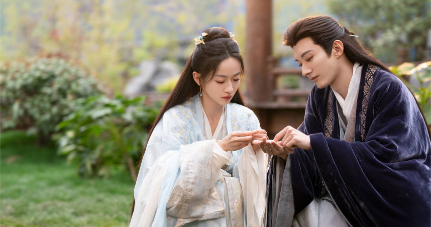 吳謹言與劉學義在《春花焰》有許多大尺度戲碼。（圖／中天提供）