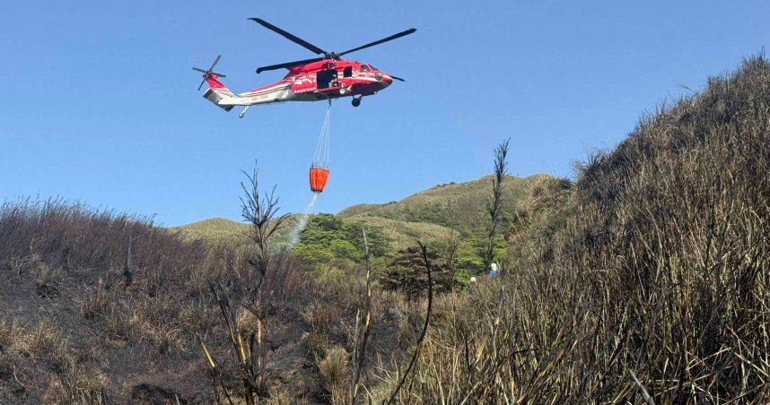 陽明山小油坑遊憩區14日中午驚傳火燒山事故。（圖／翻攝畫面）