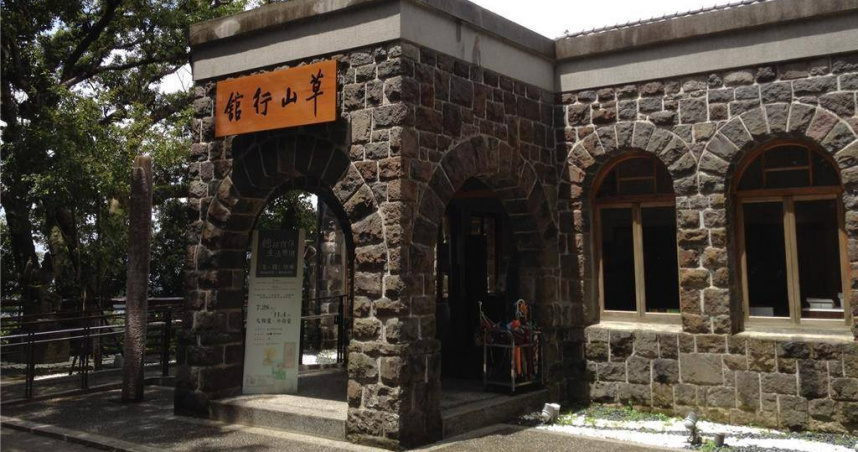 位於台北市的草山行館原為前總統蔣公來台後的臨時官邸，後活化作為藝文場館及餐廳使用。不過近期傳出業者欲將行館改為民宿，台北市議員侯漢廷呼籲應朝「低商業、高文史」為原則改善。（圖／台北市文化局提供）