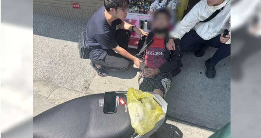 嘉義警方在民雄區的某超商前，逮獲1名搶劫皮夾的男賊，並搜出毒品及吸食器。（圖／翻攝畫面）