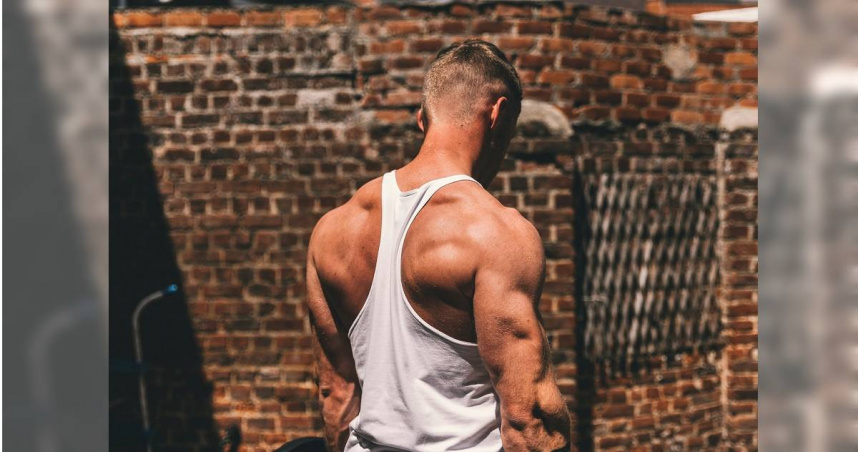 醫生建議女性「多看肌肉男」能緩解壓力、改善心情。（示意圖／unsplash）