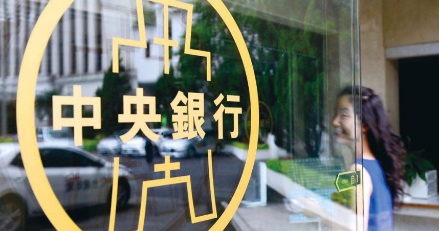 央行5月瘋狂買匯,我外匯存底逼近6,000億美元大關。(圖/資料照片)