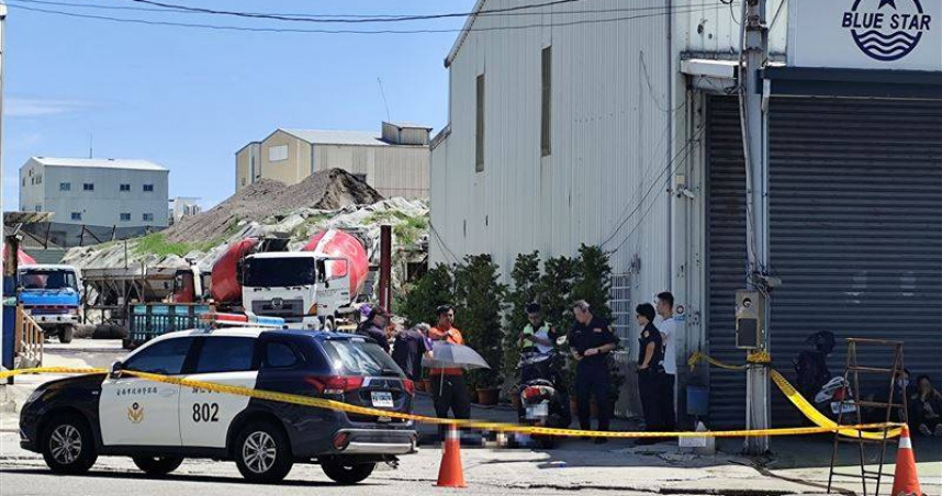 台南攪拌車右轉機車騎士頭部重創當場亡。（ 圖／翻攝畫面）