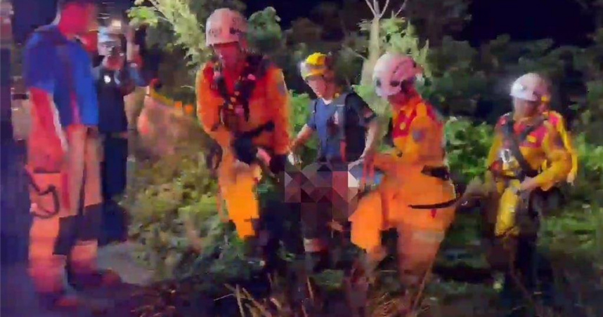 高雄一名男子駕駛轎車，在1天內2度墜落邊坡。（圖／翻攝畫面）