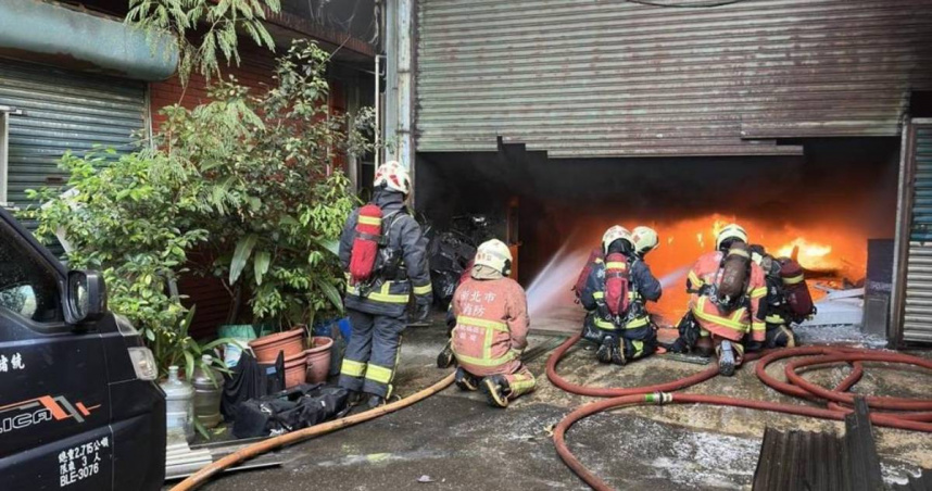 樹林今清晨一處工廠發生火警。（圖／新北市消防局）