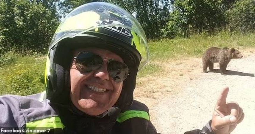 49歲義大利男遊客奧瑪與熊寶寶自拍後，竟遭母熊攻擊拖入山谷慘死。（圖／翻攝自臉書）