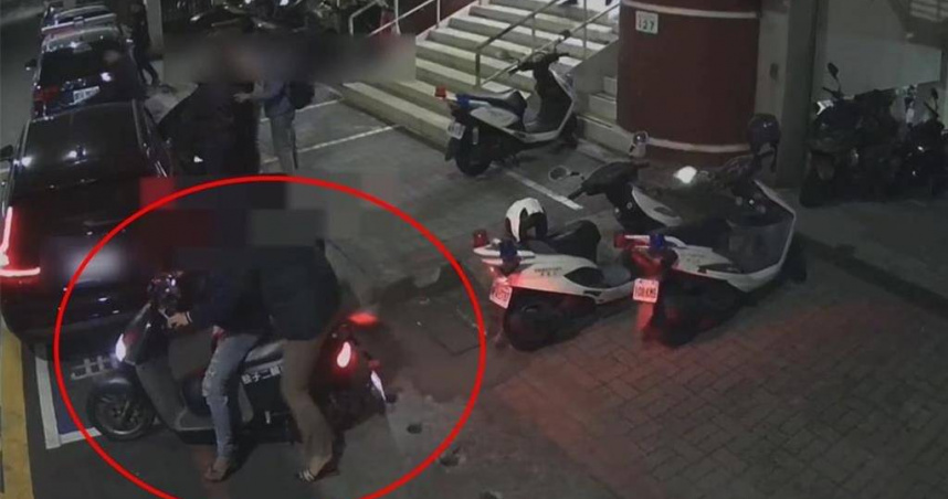 女通緝犯IG密謀脫逃，手銬狂奔搭Gogoro險成功。（圖／翻攝畫面）