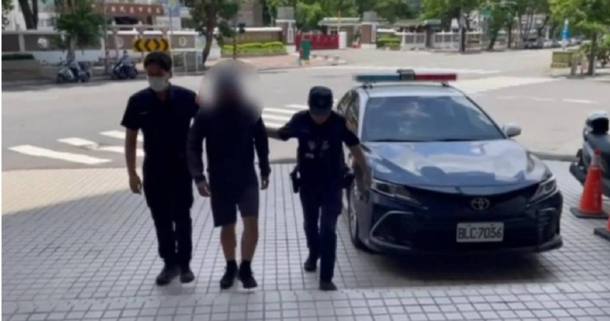 初步了解，廖男向警方供稱自己因生活壓力大，一時做出不當舉止，全案警詢後，依公然猥褻罪移送高雄地檢署偵辦。（圖／警方提供／中國時報記者紀爰高雄傳真）