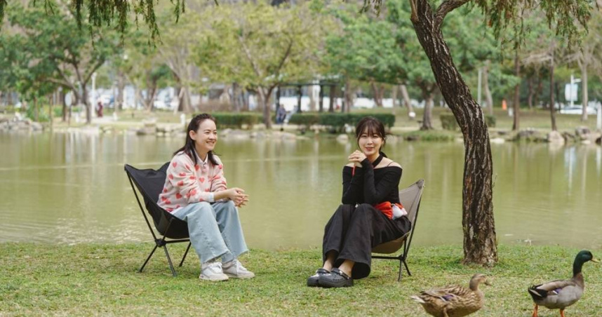 安芝儇（右）上曾寶儀（左）節目。（圖／台灣大哥大MyVideo、三立提供）