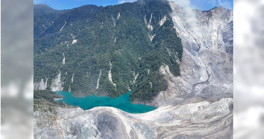 今年7月，「薇帕」颱風外圍環流帶來豪大雨，造成花蓮縣萬榮鄉馬太鞍溪上游發生大規模崩塌，土石阻塞河道形成堰塞湖。（圖／林業及自然保育署花蓮分署提供）