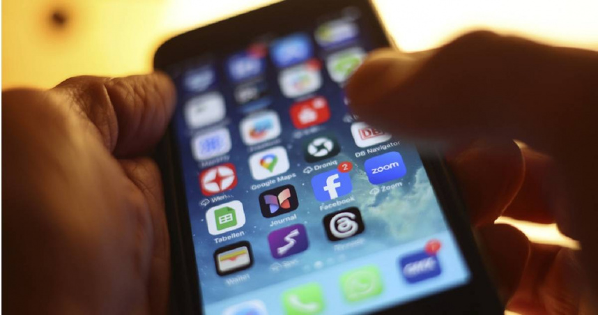 蘋果近期宣布，即將於iOS 26推出全新「來電篩選」功能，協助用戶防範詐騙電話。（示意圖／達志／美聯社）