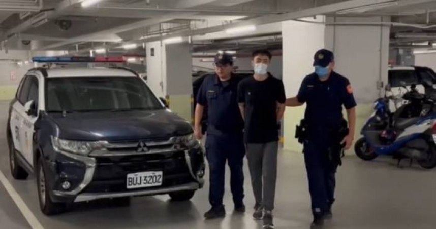 李姓男子8日在吸食喪屍煙彈後，持刀勒索陳姓鄰居，並被警方逮捕。（圖／翻攝畫面）