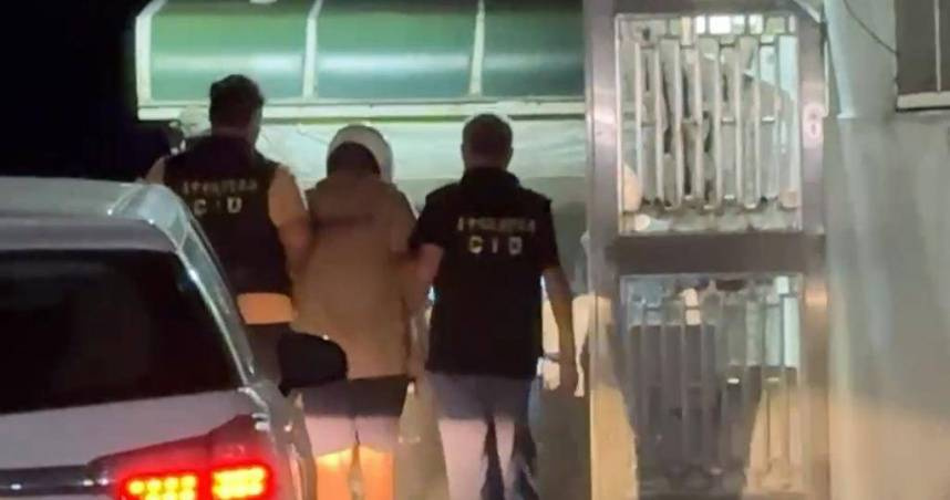 犯下兇案的駱姓少年16日晚間被警方循線找到逮捕，並於17日下午依照殺人罪移送少年法庭。（圖／翻攝畫面）。（圖／翻攝畫面）