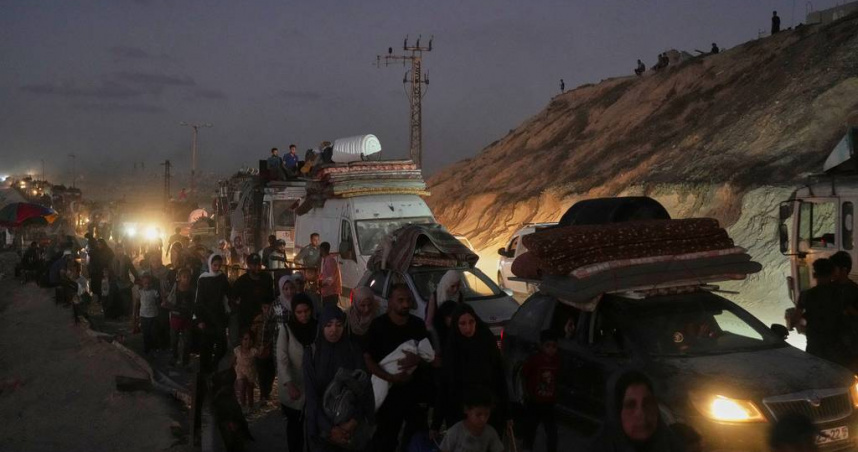 時至今日，流離失所的巴勒斯坦人還在想盡辦法逃離加薩城。（圖／達志／美聯社）