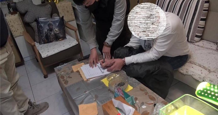 台中毒販出獄不改惡習,攜膛炸改槍防黑吃黑遭警逮捕。(圖 /翻攝畫面)