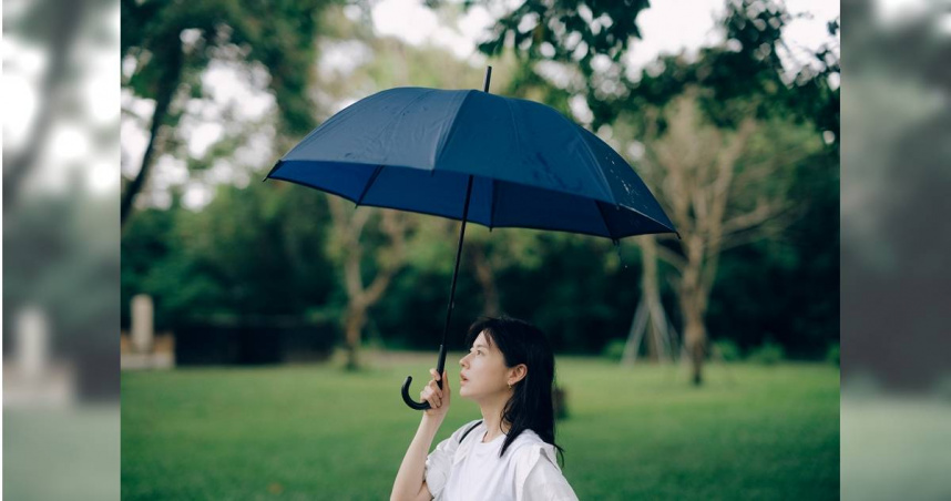 林予晞首度發行寫真書。（圖／濱田英明攝，fantimate提供）