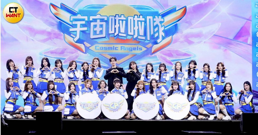 3月3日《宇宙啦啦隊》舉辦開播記者會，號稱28位全體參賽者一起亮相，卻獨缺韓籍參賽者、前韓國職棒SSG登陸者啦啦隊女神李麗安。（圖／侯世駿攝）