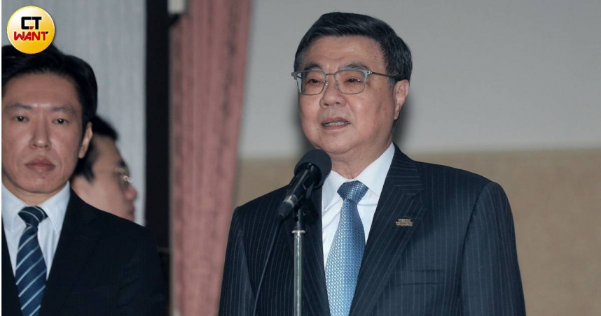 行政院長卓榮泰指出，上週國會針對中選會人事案表決前夕，得知藍白可能僅通過部分人選後，曾致電立法院長韓國瑜溝通，但最終未能改變結果。（圖／周志龍攝）