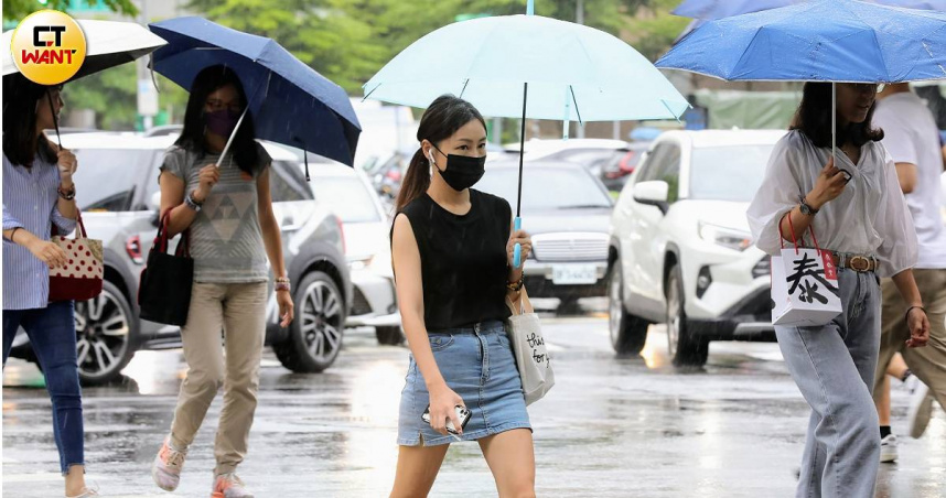 今傍晚起首波梅雨鋒面到，將一路影響到週三清晨。（示意圖／方萬民攝）