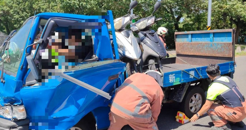 新竹景觀大道小貨車對撞賓士「車體慘變形」　警消破壞車門救出受困駕駛