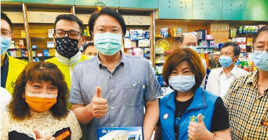 一天插500次健保卡耗損大 基市補助藥局購讀卡機