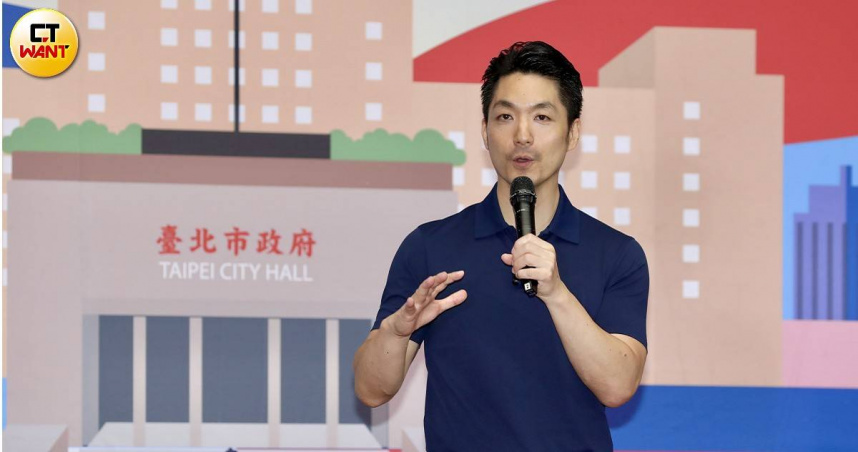 台北市長蔣萬安與民進黨台北市長參選人沈伯洋為反毒政策槓上。（圖／方萬民攝）