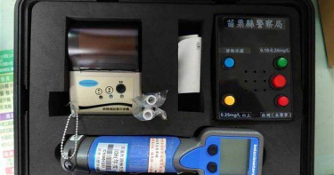 警察不必再唸酒測權益 苗栗警局用宣讀器告訴你