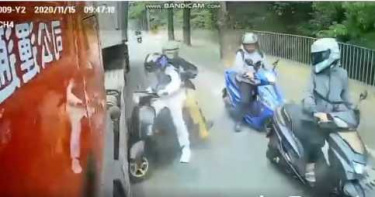 驚心動魄!雙載女騎士擦撞前車 摔落聯結車輪下逃死劫