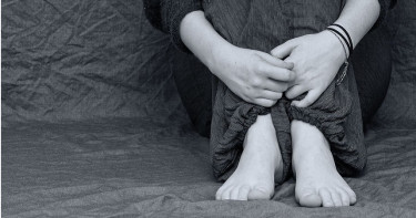 禽獸!妻不給就扯髮掄牆 渣男連「3個女兒」也不放過