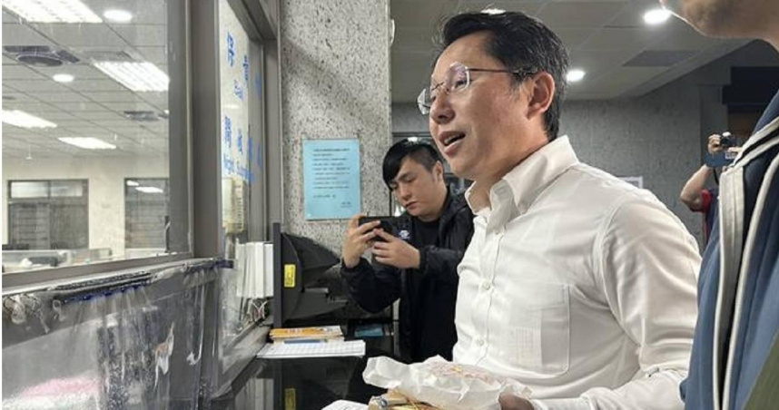 花蓮縣民政處長明良臻涉犯違法個資法，法院26日中午裁定他50萬元交保。（圖／報系資料照）