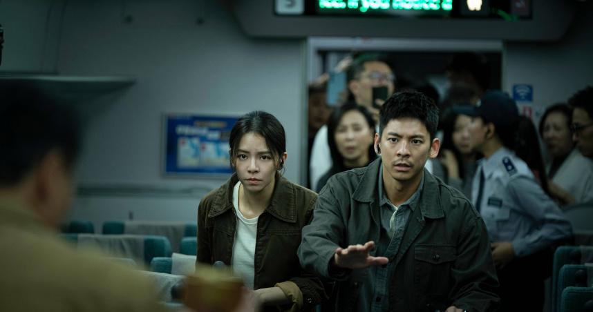 林柏宏（右）、宋芸樺在《96分鐘》中飾演新婚夫妻檔，被捲入突如其來的死亡危機。