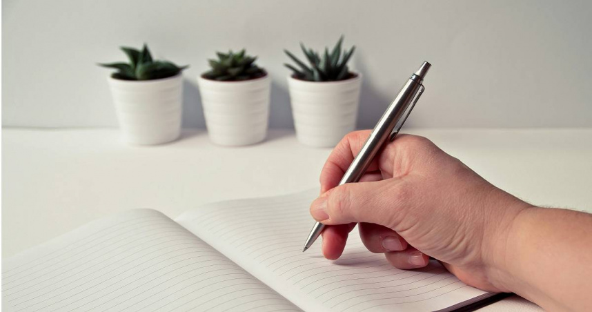 原PO表示，寫作文才發現高歌離席不是成語。  （示意圖／Pexels）