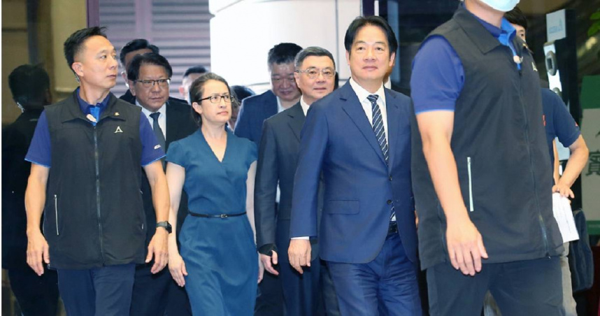 民進黨全代會28日登場，賴清德總統（右二起）在行政院長卓榮泰及副總統蕭美琴等人陪同下走進會場。（圖／中時記者范揚光攝）