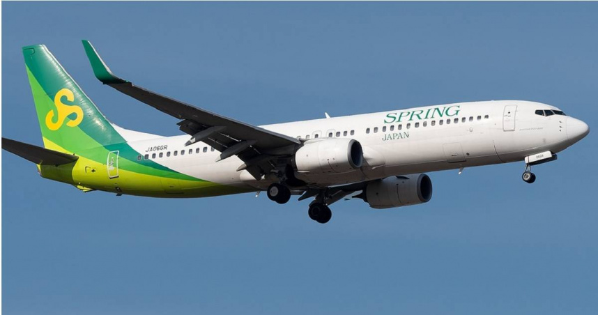 日本航空子公司「春秋航空日本」一架波音737-800客機、編號AI171航班，昨（6月30日）傍晚從上海浦東機場起飛，預計抵達日本東京成田機場，怎料途中卻突然急降7000公尺，緊急備降大阪關西國際機場，所幸機上人員全數均安。（圖／擷取自微博）